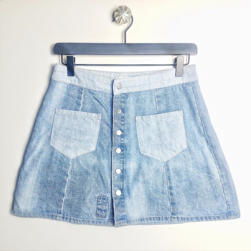 Zara Trafaluc | Denim Jean snap button mini skirt Embroidered Flower MEDIUM